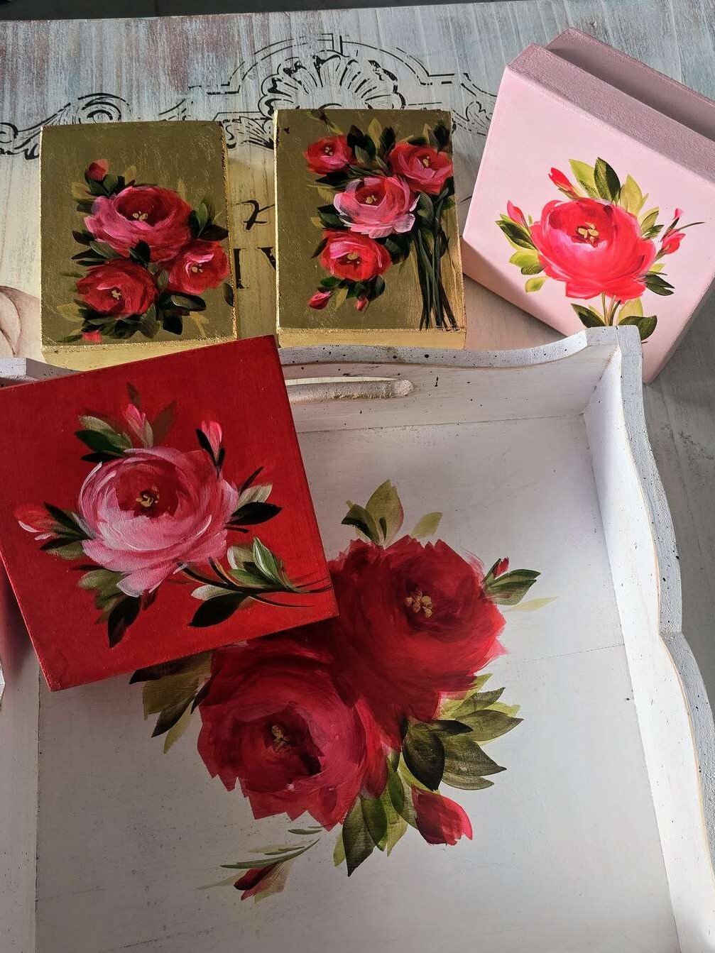 Rosa roja a mano alzada